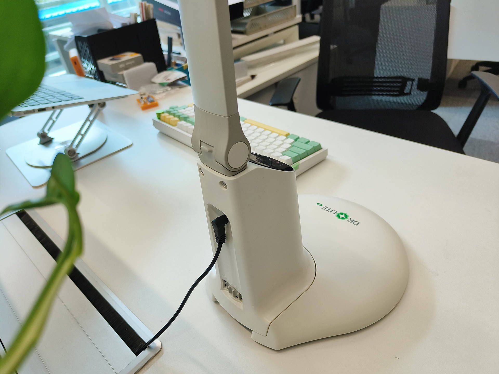 孩子学习台灯怎么选预防近视入手爱德华医生护眼灯体验