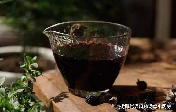 夏天不要错过这果酒，能改善女性手脚冰凉，养身补血，错过等一年