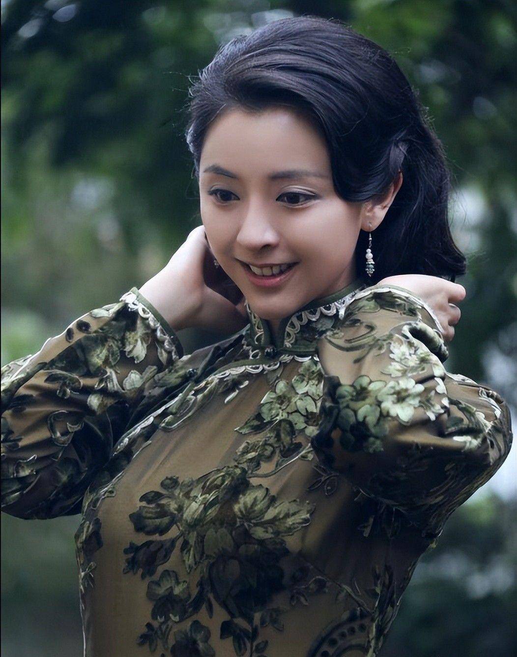 原创傻姑黄小蕾5岁父母离异倒追大张伟被拒浪姐3成赢家