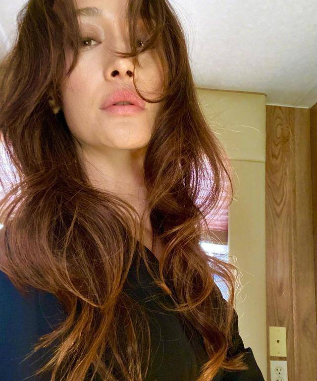 原创42岁maggieq近照曝光皮肤白皙紧致身材完美似少女