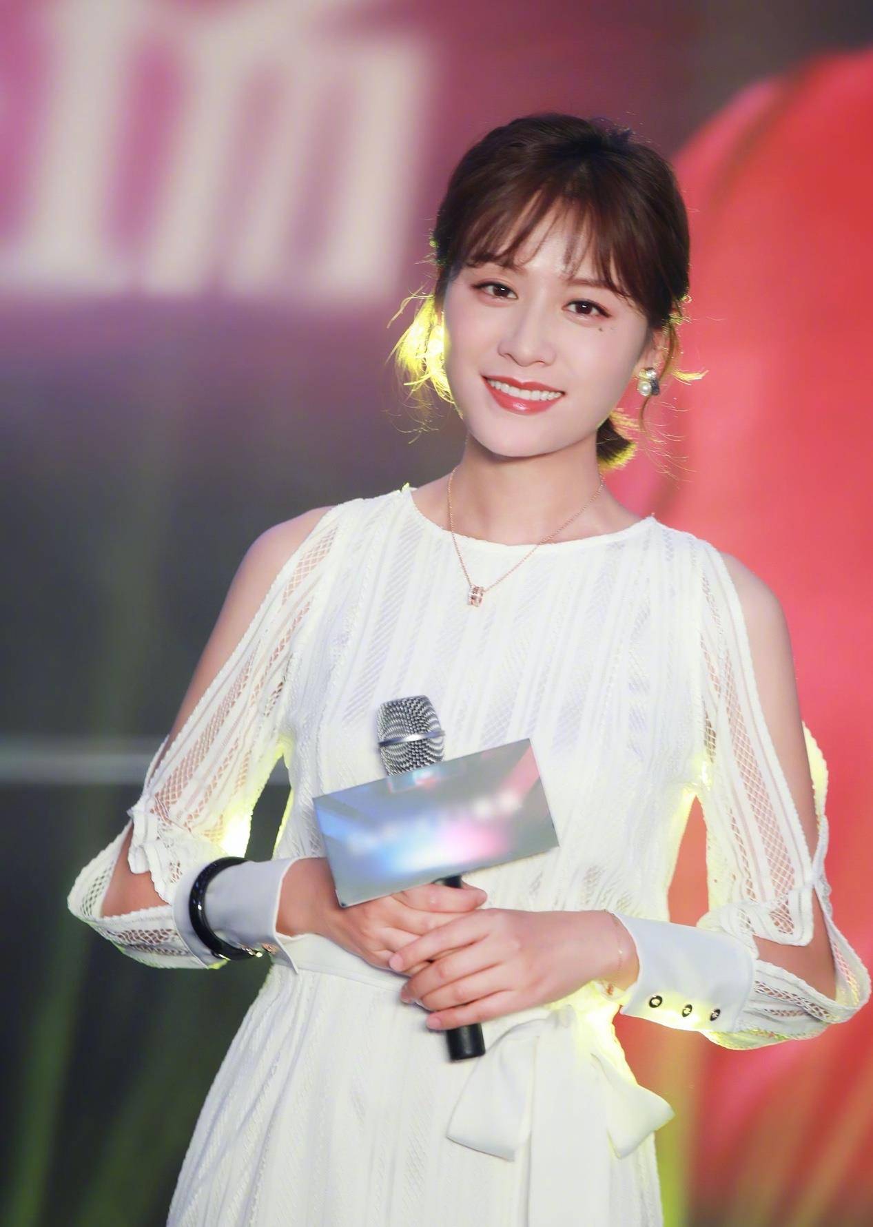 原创叶一茜田亮女儿近照曝光大长腿瓜子脸超抢镜网友太美了