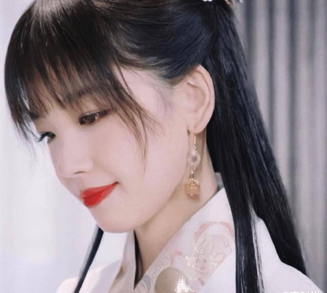 原创终于等到王冰冰穿汉服美轮美奂如画中人不愧是最美主持人