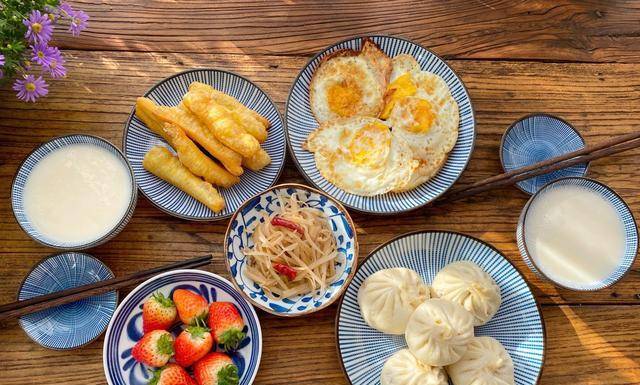 原创周三女儿的传统中式早餐15分钟做一桌营养搭配好吃又美味