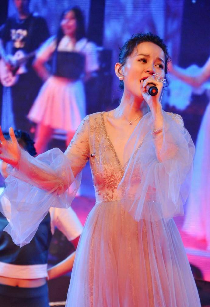 原创美女歌手程响出生于安徽淮南气质清新不失甜美着实令人心动