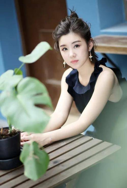 她出道20年从不演吻戏,初吻只给老公,今35岁还似18岁少女_李小萌_王雷