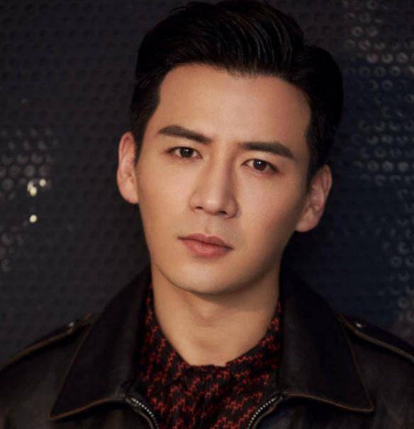 原创万年痴情男二魏千翔恋情曝光与美女牵手同回家见路人刻意回避