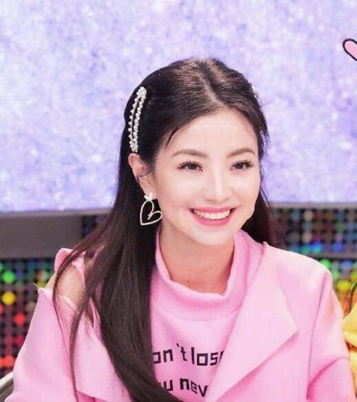 撒贝宁前女友近况曝光身材颜值还似少女离开电视转行当主播