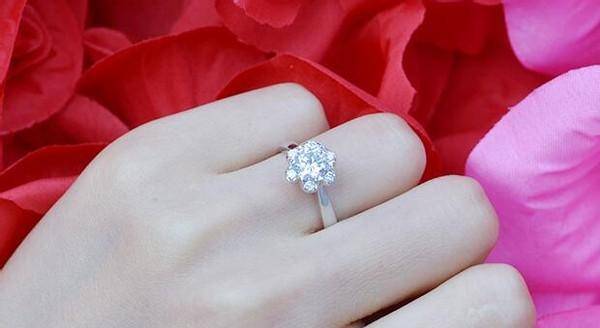 原创             世界上最硬的钻石，代表纯洁无私的爱情, 让手指绽放熠耀绝色之美