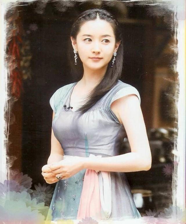 年轻时的李英爱被网友们评价为是整个国外娱乐圈中最为端庄大气美丽的