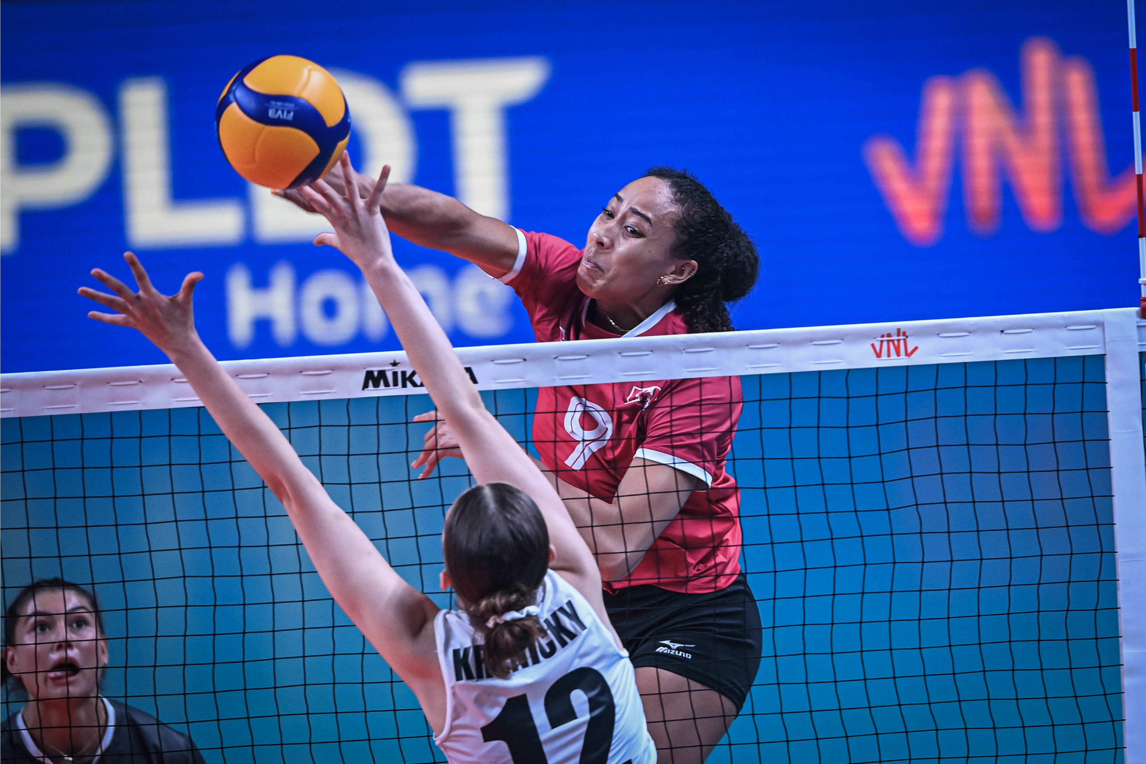 世界女排联赛加拿大31擒获比利时比利时小辣椒双拳难敌四手