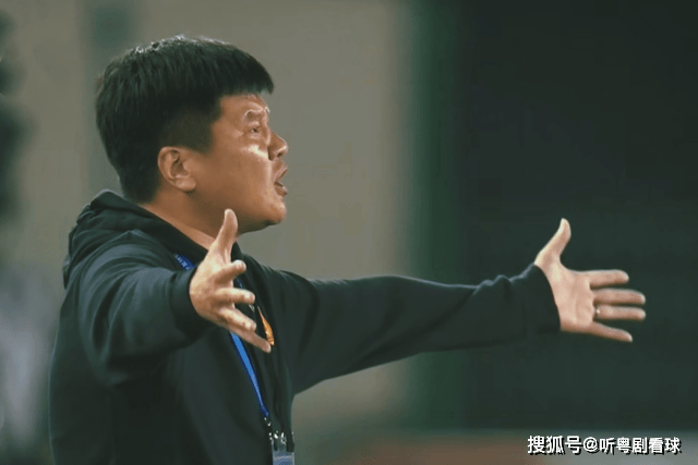 李金羽两次暴怒,武汉德比裁判抢戏,卓尔吃亏,一人伤停20天_受伤_许东