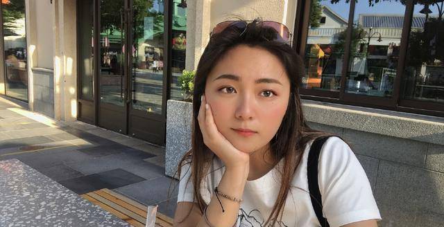 童安格61岁了,如今踪迹难寻,25岁的女儿,长相清纯靓丽端庄_陈美馨