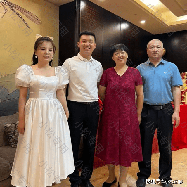 原创山东辱母案于欢订婚携未婚妻跪谢父母曾因保护母亲被判5年