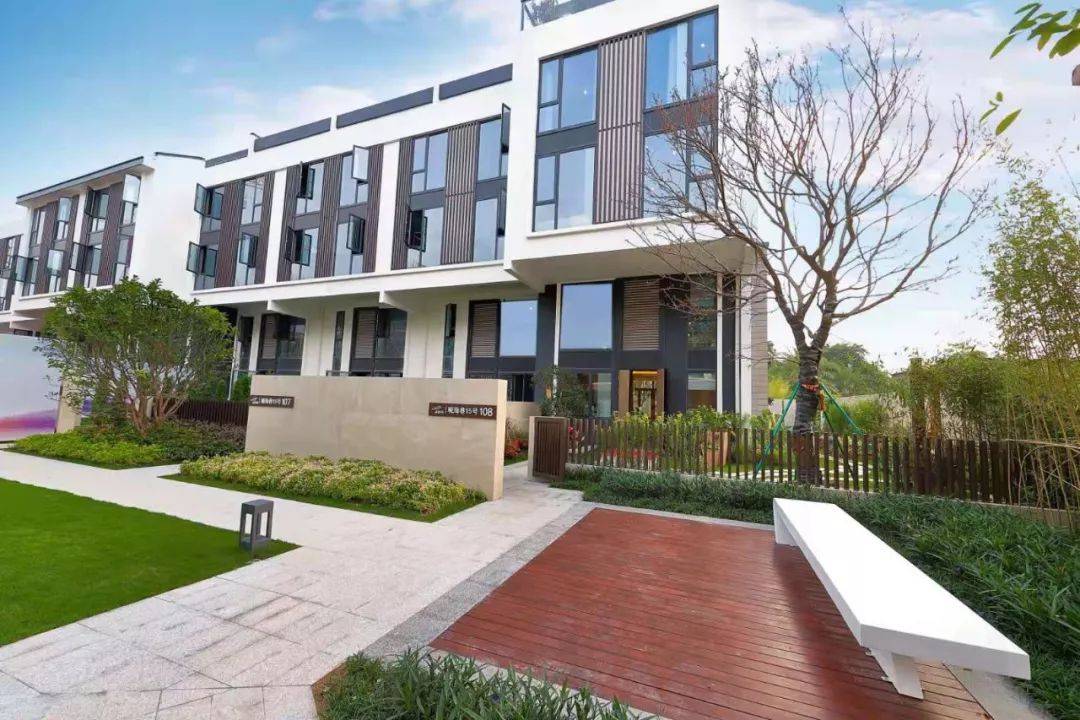 【官方】东莞嘉霖深湾1号别墅【售楼处热线】400-0666-032转接0003