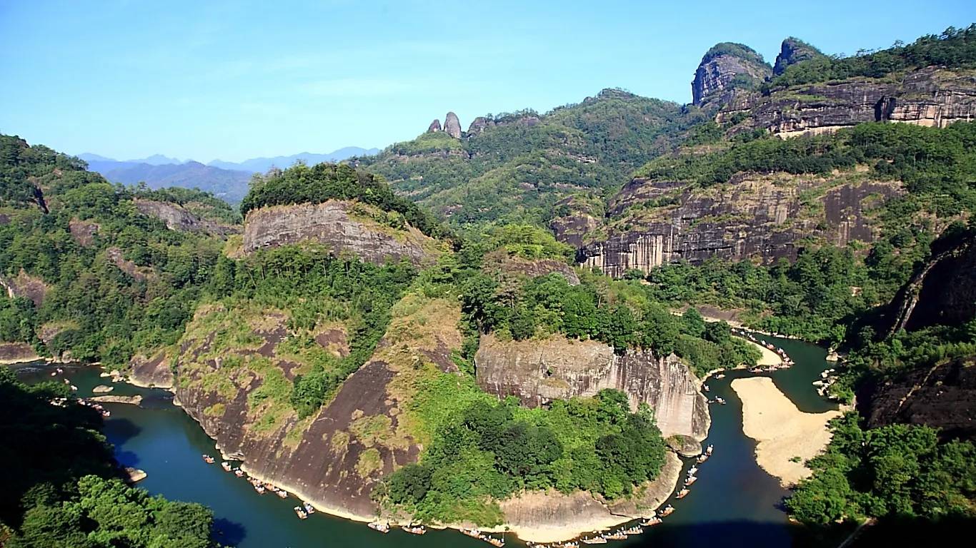 福建夏季适合去的山，是风景旅游区和避暑胜地，属典型的丹霞地貌