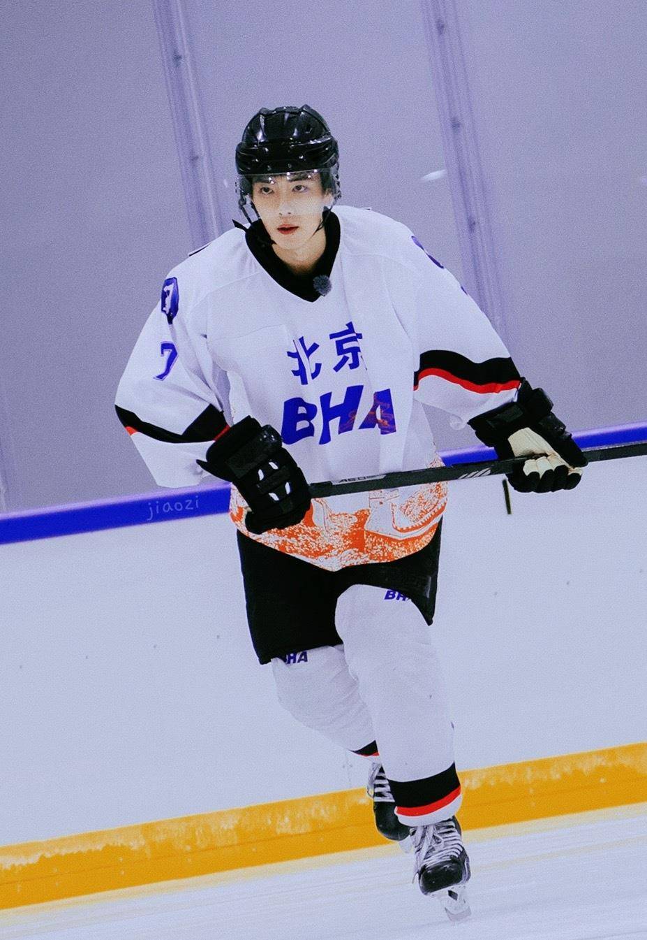 肖战冰球服造型曝光神似木村拓哉你能get到吗