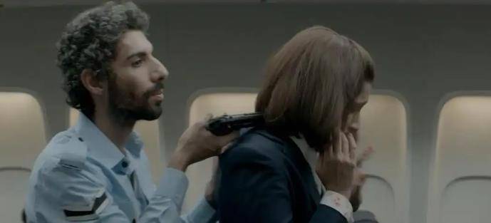 原创劫机惊魂讲述了女主是一个聪明的人她成为大家心目中的英雄