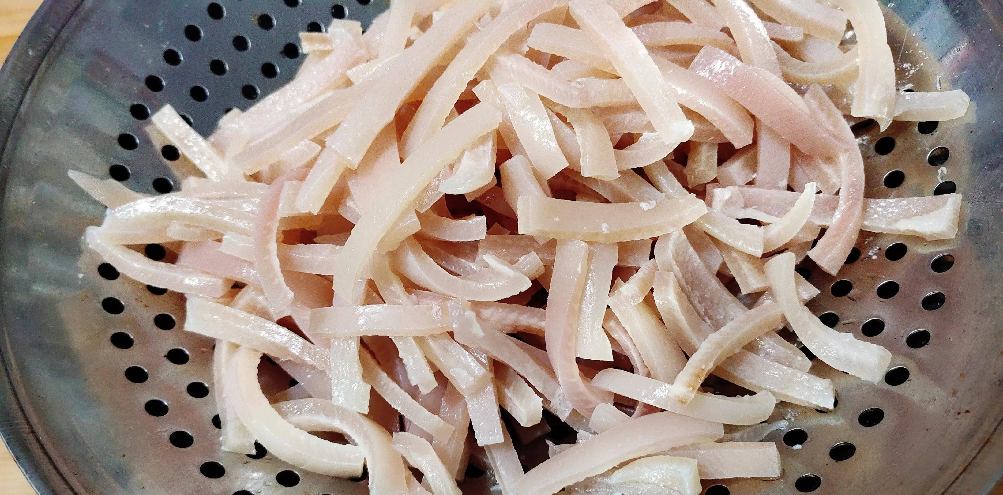 原创水晶猪皮冻做法真简单过年的时候做上一盘招待客人有面子