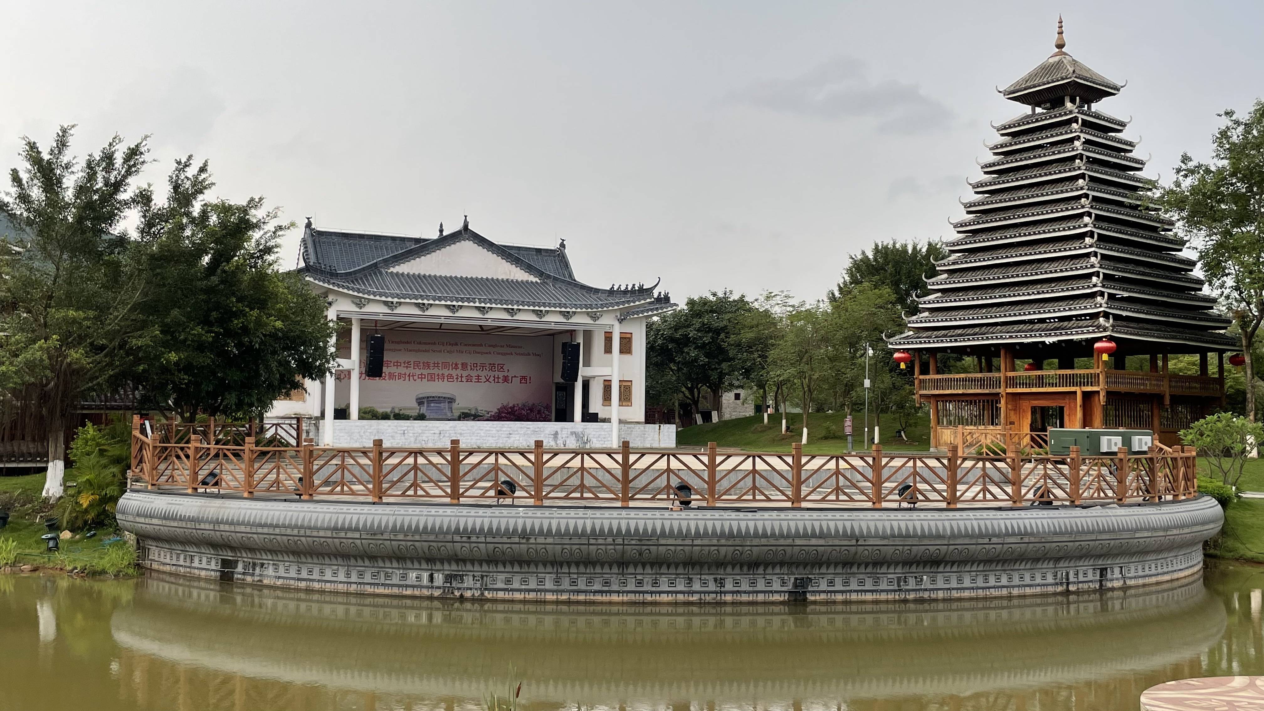 开放中的广西民族村