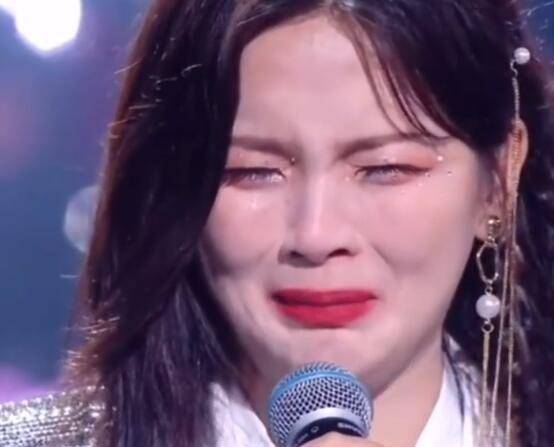 原创本以为杨超越要哭花妆当镜头放大给出脸部特写明星妆太强了