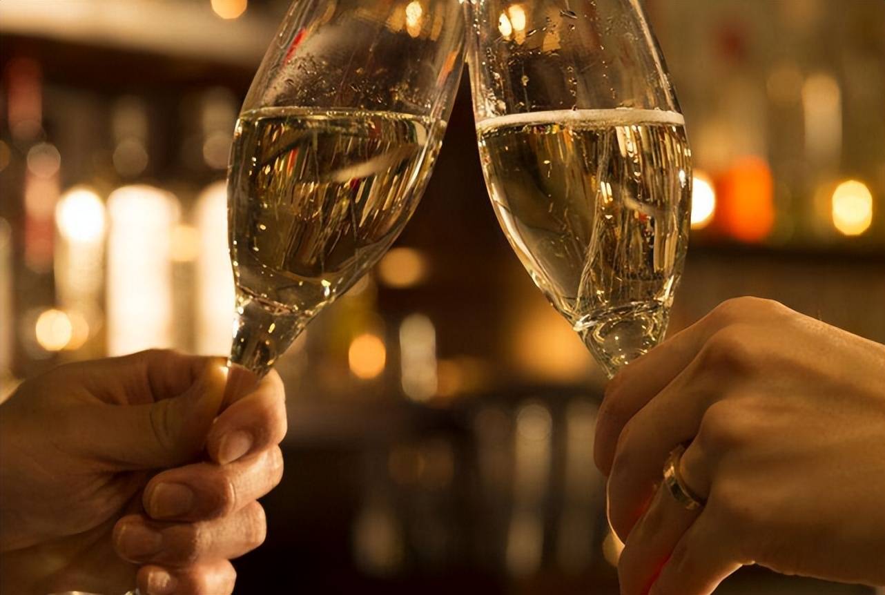 参加酒席,不会说“祝酒词”?记住7个“万能公式”,刮目相看!_领导_祝福_长辈