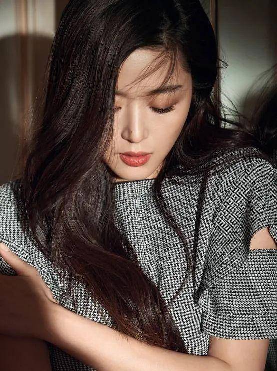 原创一年不营业营业就上热搜39岁全智贤的状态我慕了