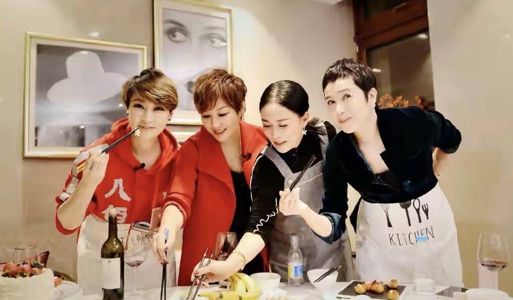 原创那英姐妹团合照罕曝光4人是娱乐圈重量级大咖多年友谊太珍贵