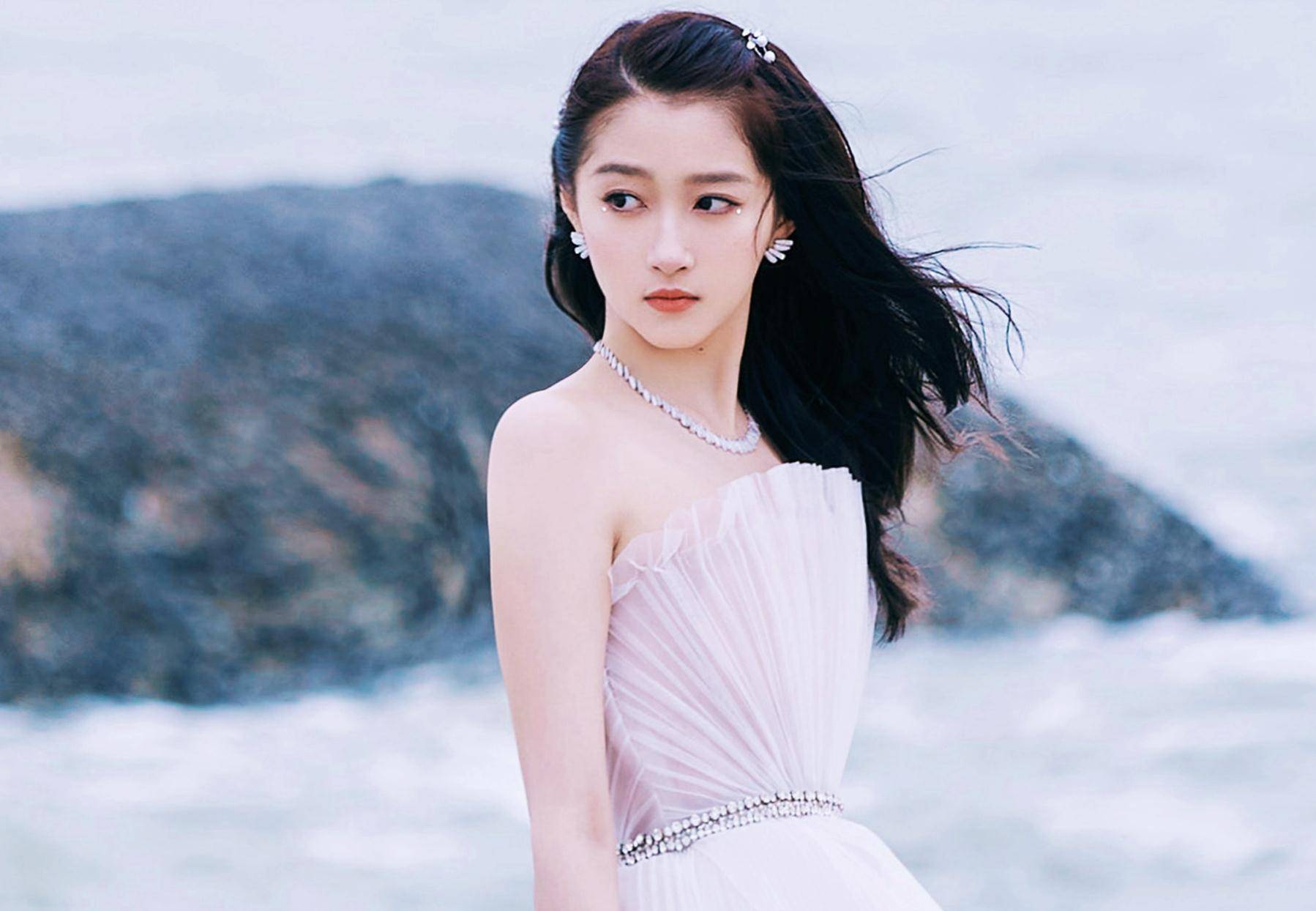 全世界都知道关晓彤23岁,就她的造型师不知道?_观众_礼服_青春