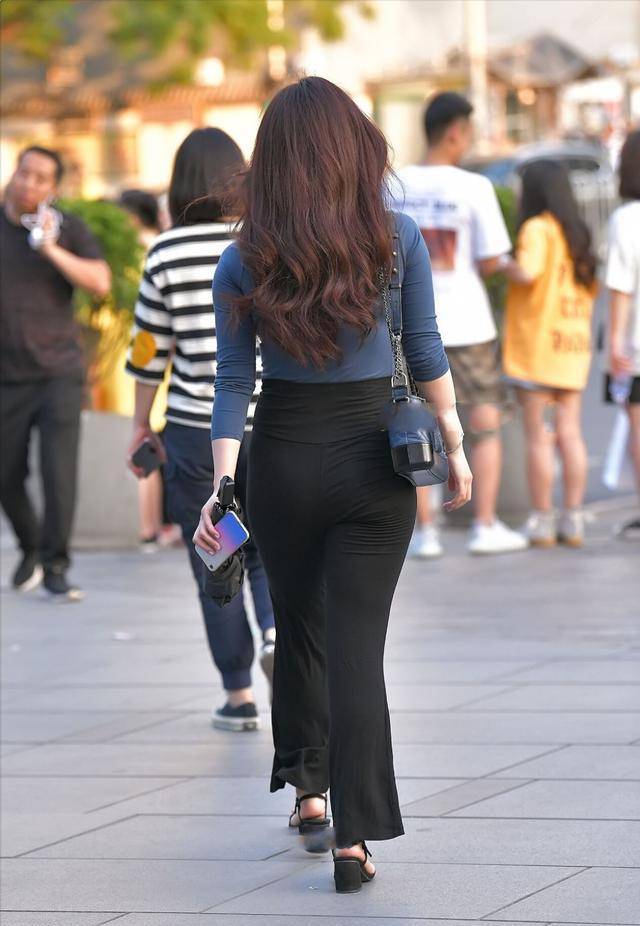 "腿粗"又何妨?有小黑裤呵护,"大象腿"自动走远了!_女孩_美女_裤子
