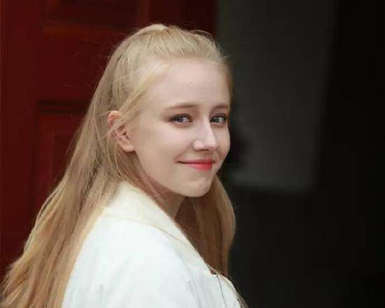 原创             14岁意外走红的“丹麦天使”，近照曝光后网友们“大赞”芒果台
