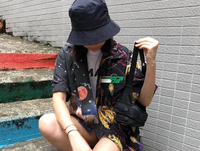 杨佑宁老婆melindawang的好感穿搭术,好气质果然是最好的配饰!