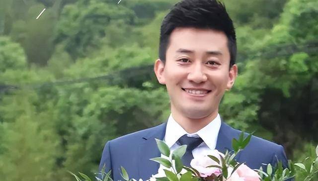 原来是张效诚吃了三斤小龙虾,还把头也吃了.