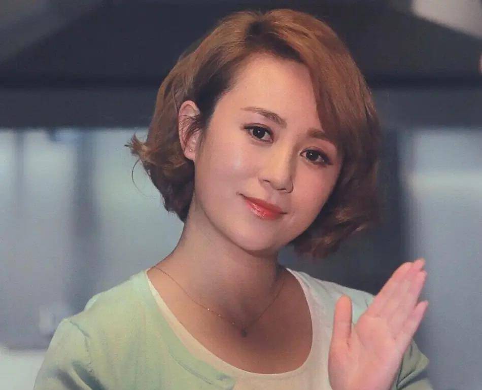 看似"搞怪扮丑",实则一眼万年,这8位喜剧女星年轻时太惊艳了_马丽