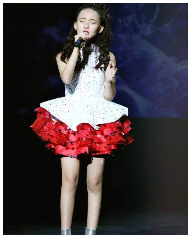 原创服了张钰琪别人都嫌弃的蚊帐裙她还穿出门回头率超高