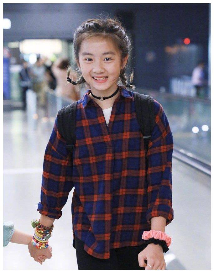 集体挑战格纹造型,贝儿腿长惊人,石头变霸道总裁_格子_衬衫_安吉拉