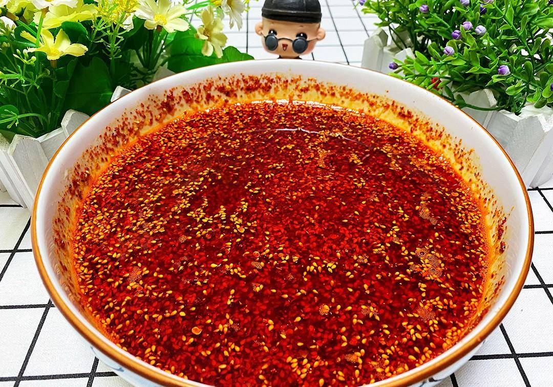 秘制辣椒油,香辣味美越吃越香,一次做一大罐吃一年都不会坏_干辣椒_白