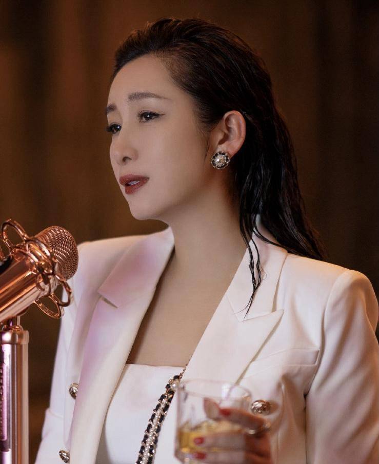她两次出演女大佬,和小十岁的男演员组cp,观众却说还想看_秦海璐