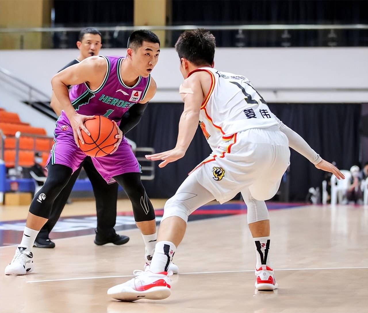 关于高诗岩,山东出600万辽篮要3000万,为何差距如此之大_朱荣_球员