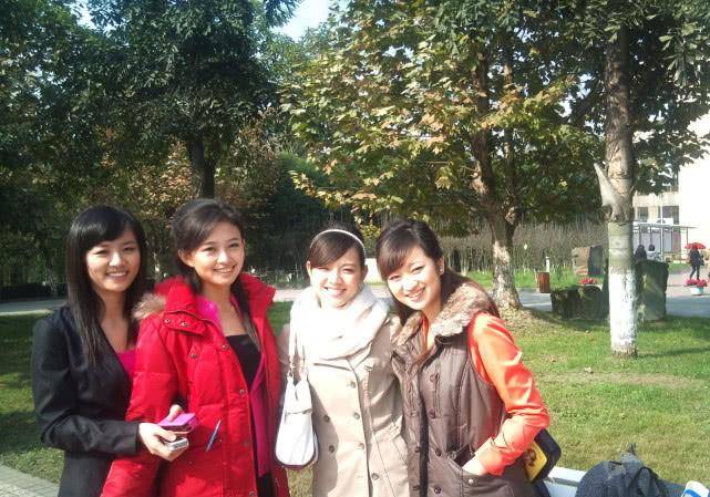 王治郅妻子学生照曝光,素颜打扮,青春靓丽_周蕾_婚礼_广西电视台