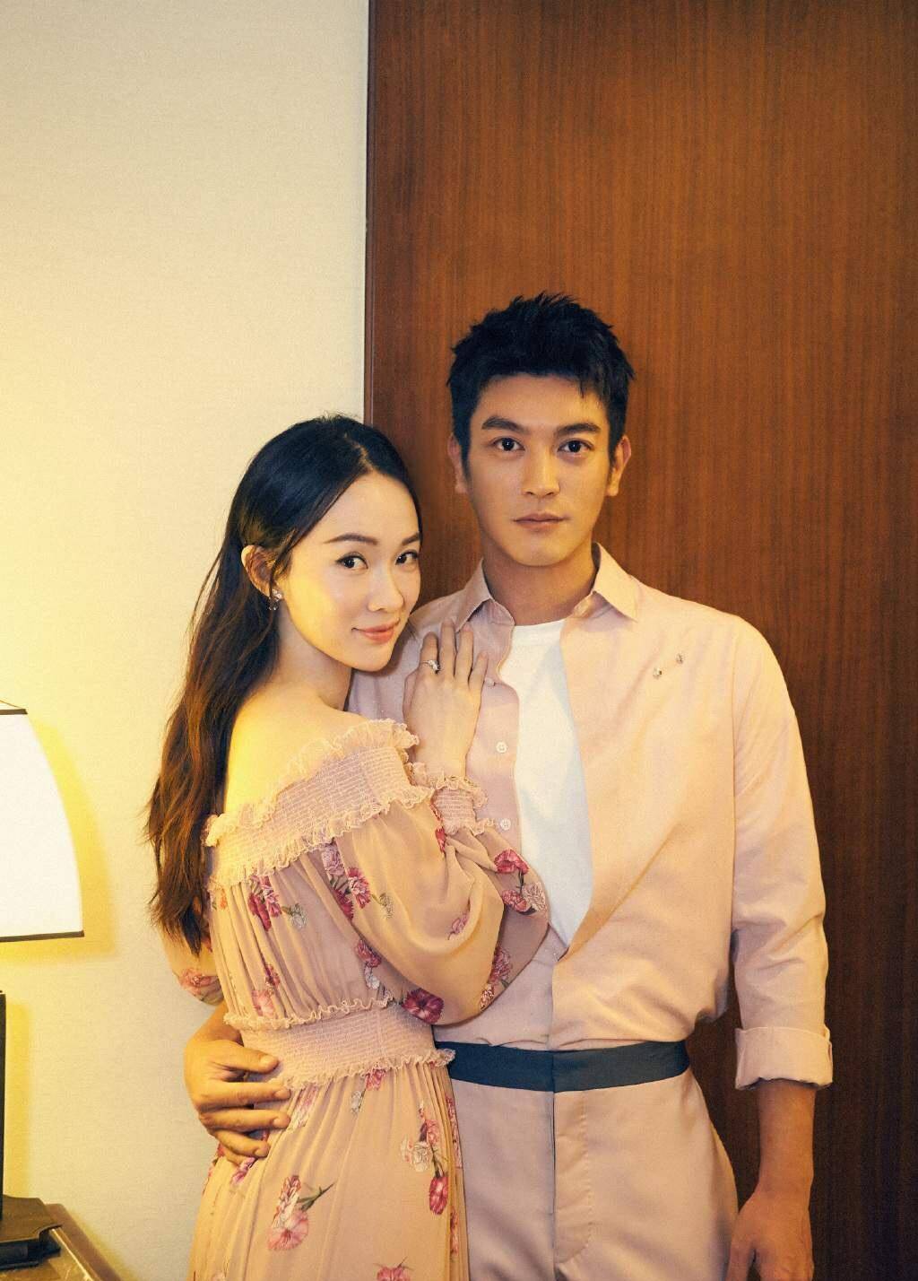 霍思燕身材真时尚一袭挂脖碎花裙优雅精致美得让人心动