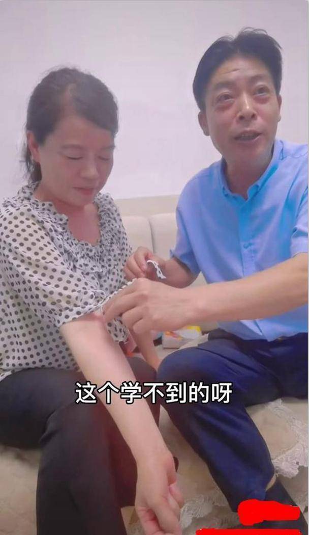 原創叔叔更新動態姚爸給許媽媽打了個蝴蝶結網友學痛老婆了