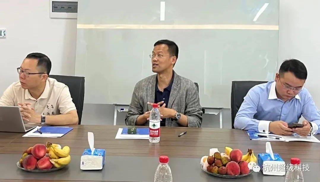 荆门市东宝区区委常委,副区长伍赟带队莅临超级科技考察_社区_智慧