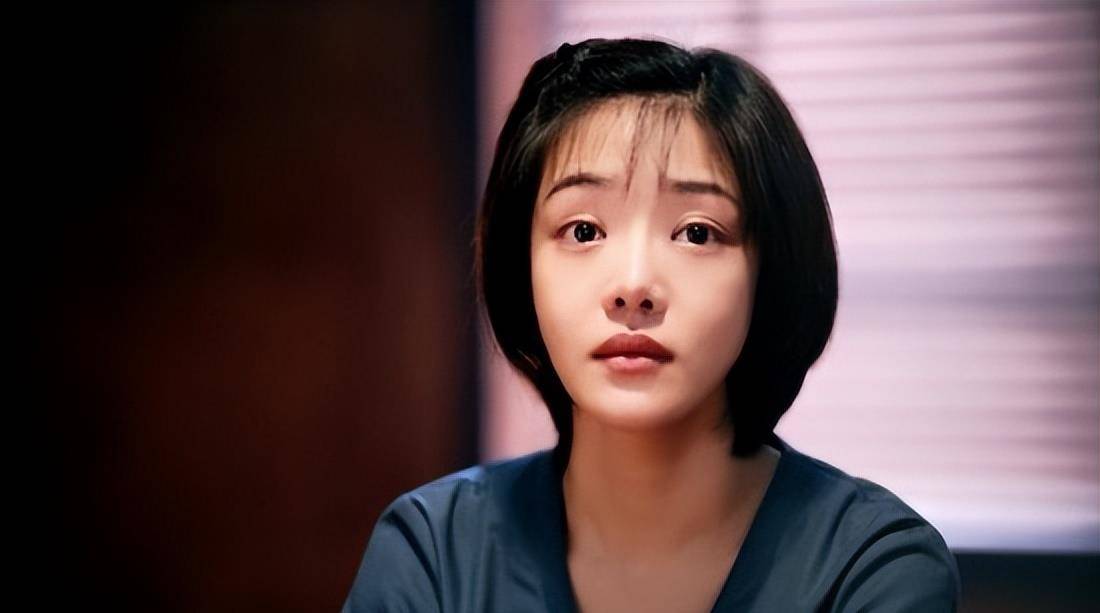 于岩,与邓家佳熬过了毕业季,熬过了异国恋,却没熬过