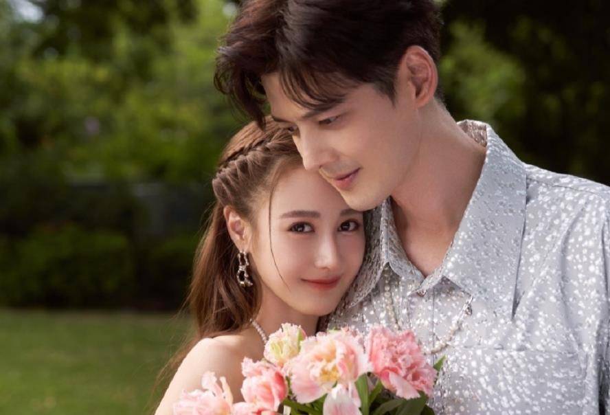 女友名叫马泽涵也是一名演员,是黄子韬旗下的艺人,曾出演过《侠探简不