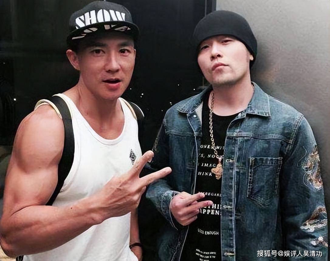 刘畊宏热度下降后,与王婉霏户外共享下午茶