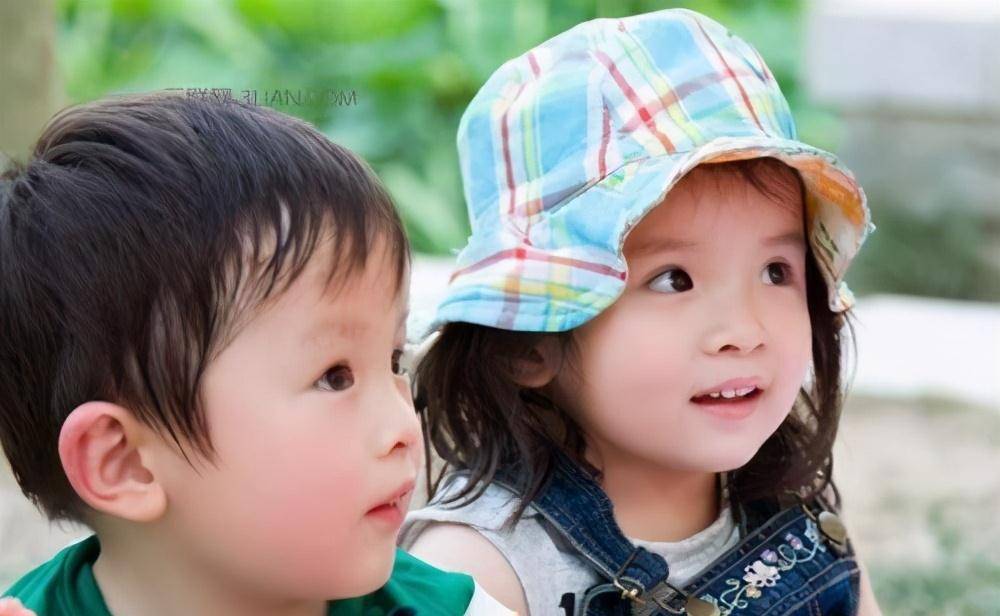 原创苗圃嫁大21岁老公喜获幸福龙凤胎儿女颜值超高神似混血儿