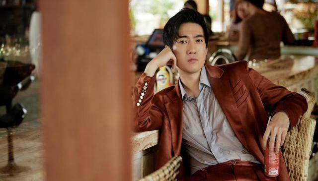 他被称为"治愈系男声",是电影里的"娘娘腔",台下帅气温柔_常远_相声