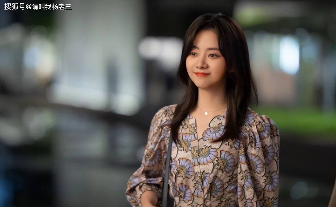 穿上校服,灵气就来了_张佳宁_吴倩_谭松韵