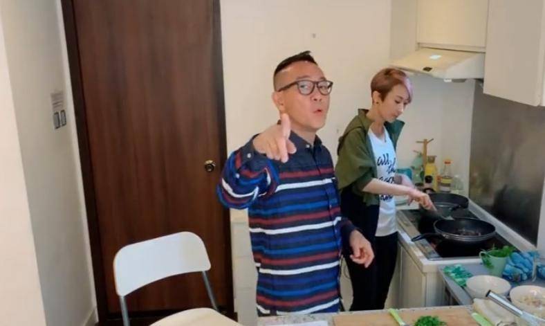 54岁林保怡近况曝光独自蜗居在小单间中做出镜穷到没钱买电视