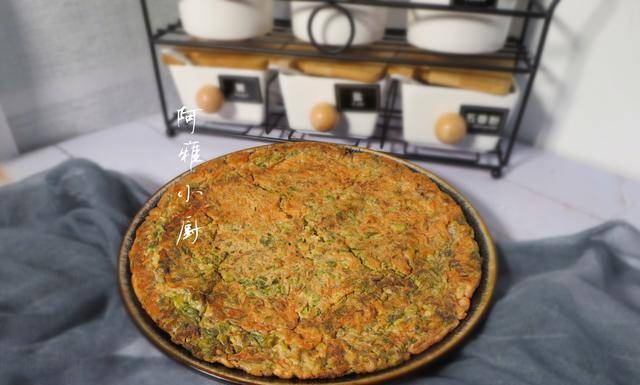 我是美食原创作者"阿雅小厨",今天跟大家分享香椿炒鸡蛋的家常做法